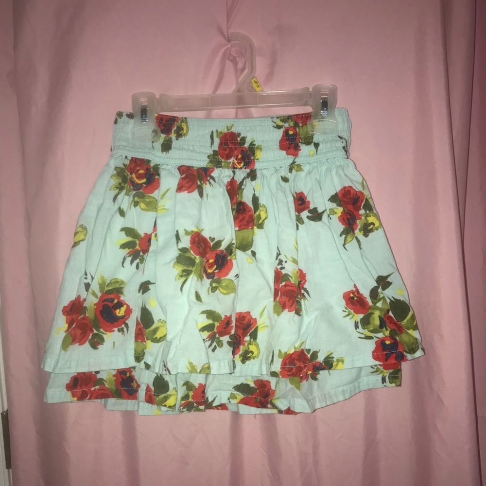 Floral Hollister skirt with Pockets!